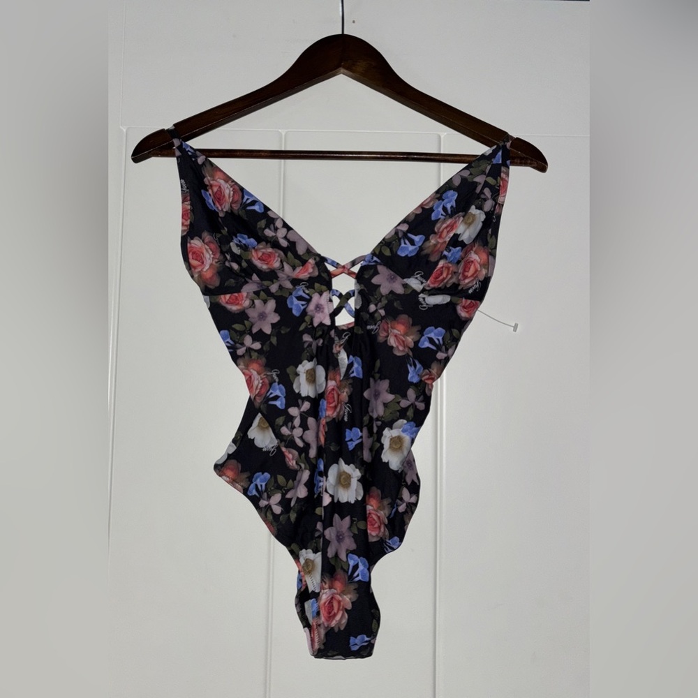 NEW Guess Logo Flower Onepiece Swimsuit Women L Beach Tropical Resort Island
